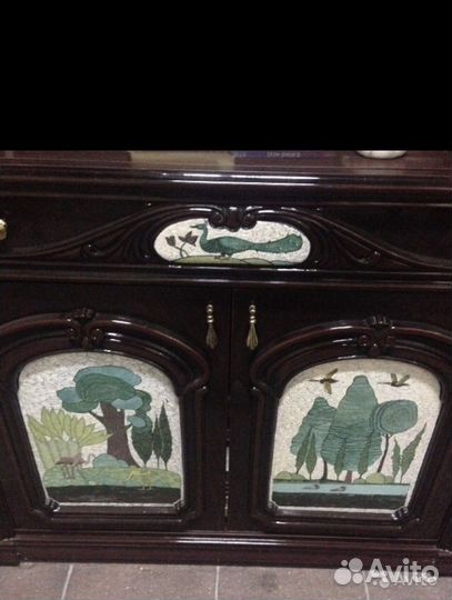 Стенка остекленная для посуды и книг