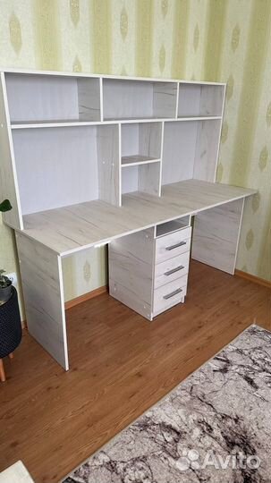 Письменный стол