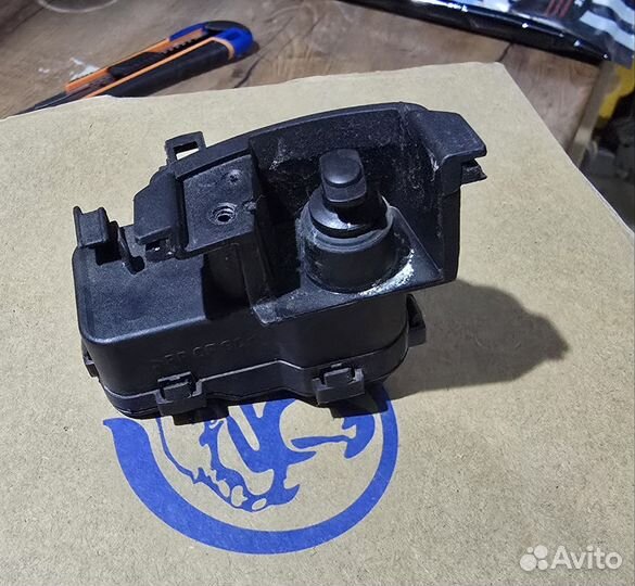 Замок лючка бензобака Touareg NF