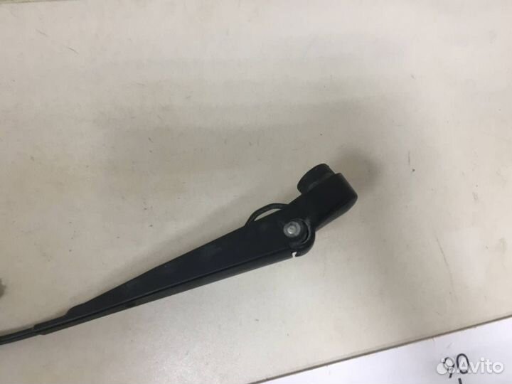 Поводок стеклоочистителя задний Mazda MPV LW 1999