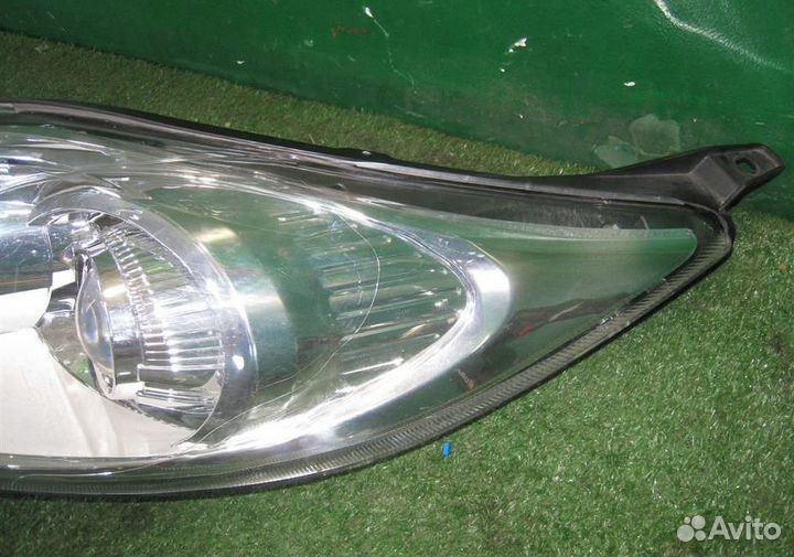 Фара левая Ford Fiesta (CB1) 2011