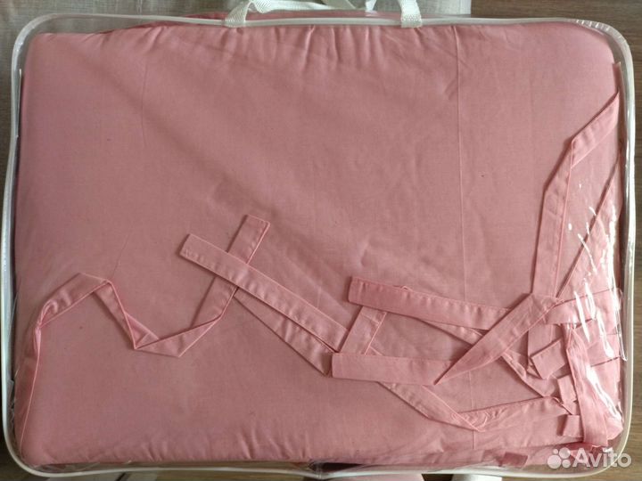 Бортики в кроватку для девочки новые