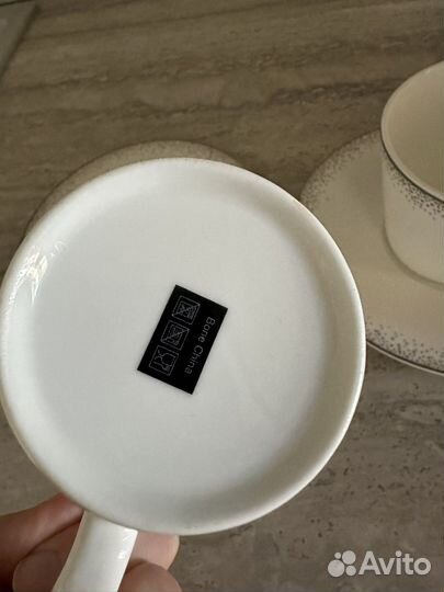 Кофейные чашки с блюдцами