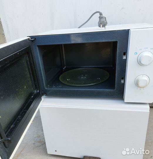 Свч микроволновая печь бу samsung ME-712AR 20л