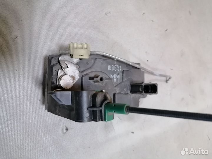 Замок двери передней правой Opel Astra H 2004-2015