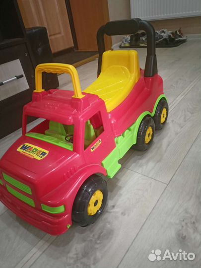 Машинка каталка толокар