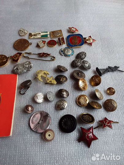 Пуговицы, значки, устав Влксм 1979г