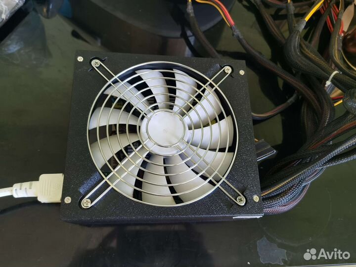 Блоки питания 850w 80+ gold bronze Thermaltake