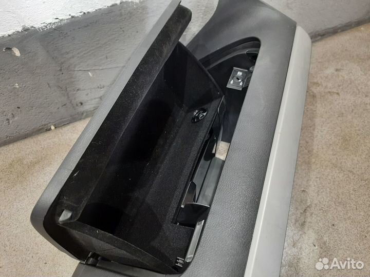 Бардачок вещевой ящик для Volkswagen Golf 6