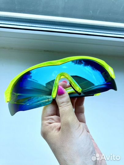 Спортивные солнцезащитные очки зелёные