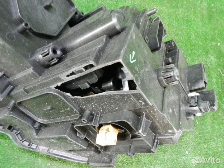 Фара правая Volkswagen Tiguan