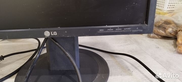 Монитор LG flatron L1750b