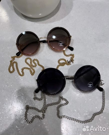 Солнцезащитные очки женские Chanel с цепочкой