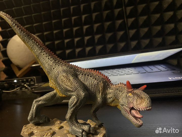 Динозавр Карнотавр