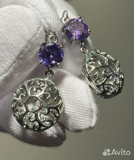 Ажурные серьги с фиолетовыми камнями