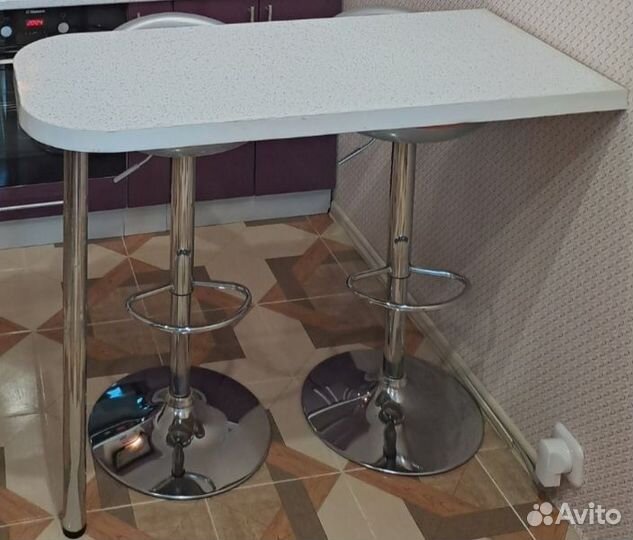 Барный стол и стулья