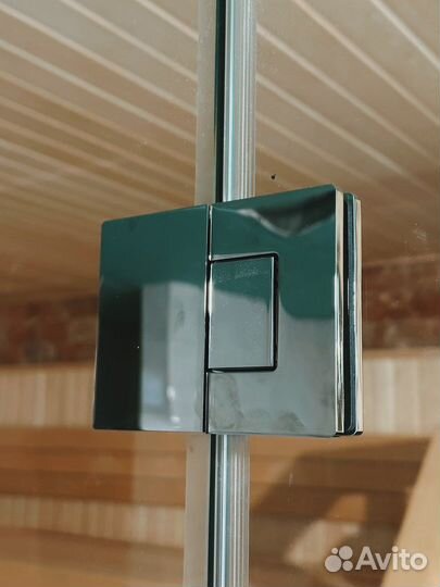 Стеклянная дверь в сауну