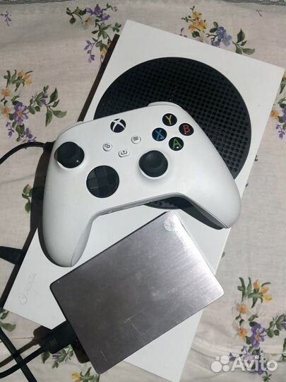 Приставка xbox series S + жесткий диск на 1тб