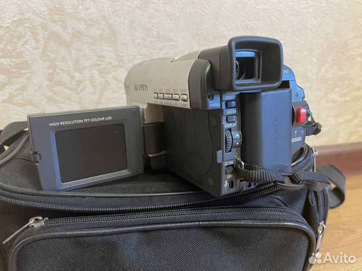 Видеокамера Samsung VP-D73i