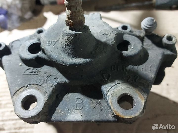 Супорт задний тормозной Мерседес 215, 220