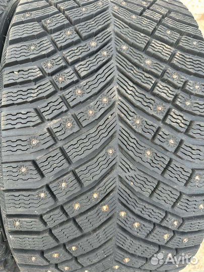 Michelin X-Ice North 4 255/35 R20 и 295/30 R20 101H