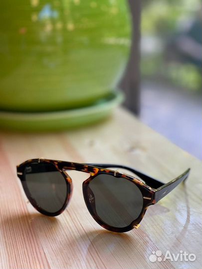 Солнцезащитные очки