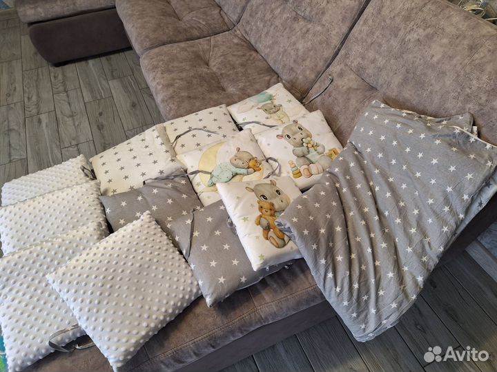 Одеяло и бортики для кроватки