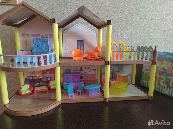 Дом для кукол с мебелью