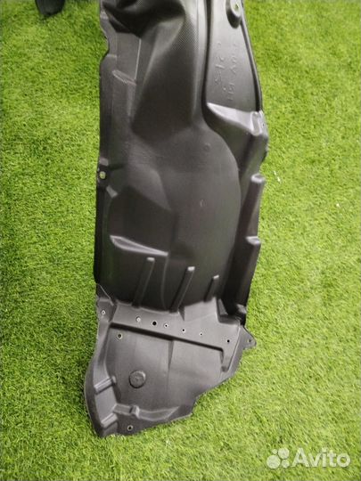 Подкрылок передний правый Toyota Corolla ZRE180