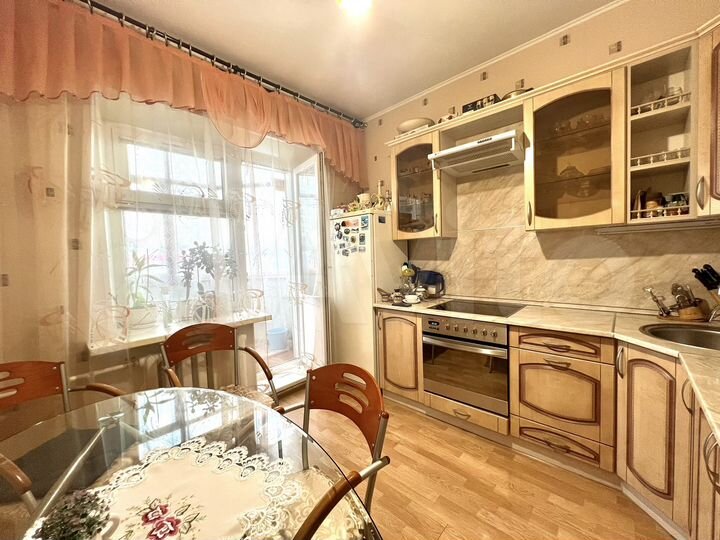 2-к. квартира, 61 м², 2/10 эт.