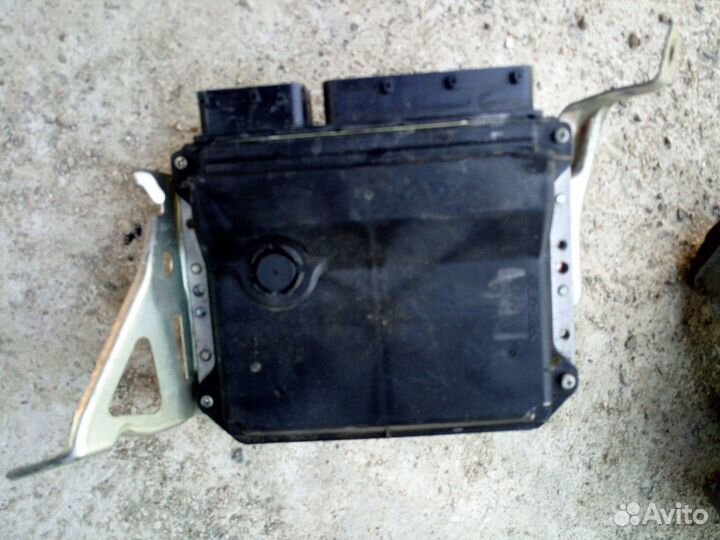 Блок управления двигателем 89661-12f50 2zr-fe