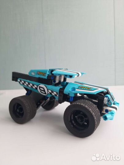 Lego Technic Трюковый грузовик (42059)