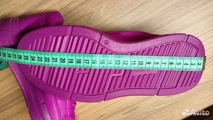 Кроссовки женские