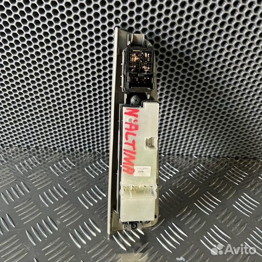 Блок управления стеклоподъемниками Nissan Altima