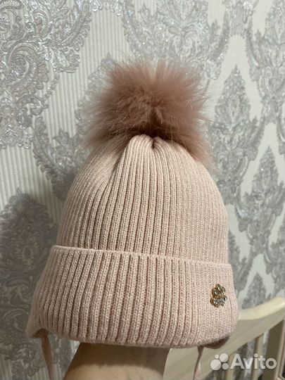 Шапки на девочку новые (зима)