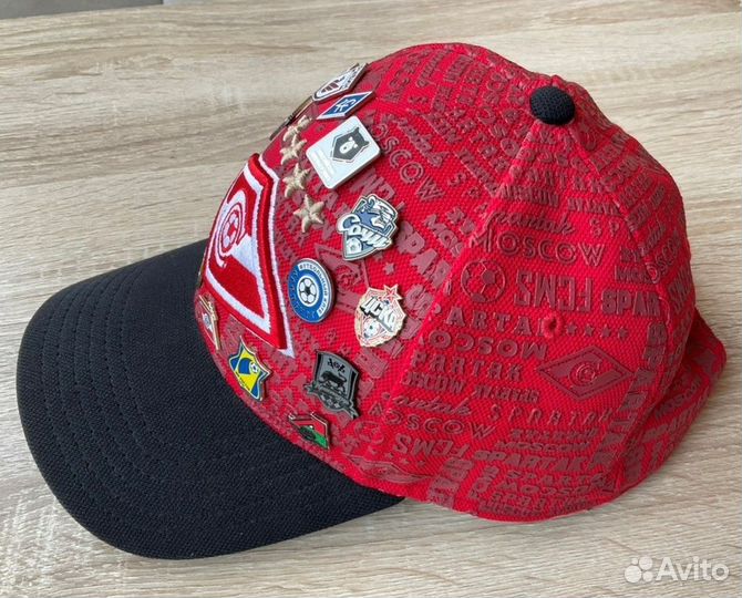 Футбольные значки клубов рпл на бейсболке