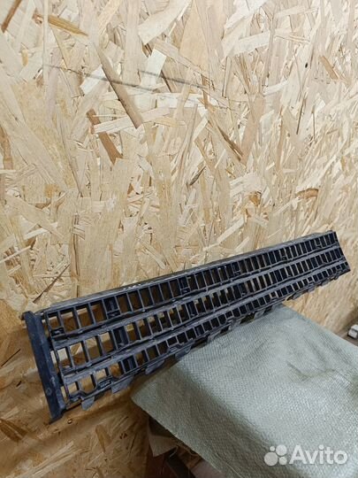 Решетка переднего бампера Renault Megane 2