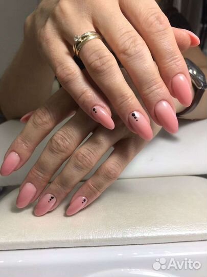 Модель на маникюр