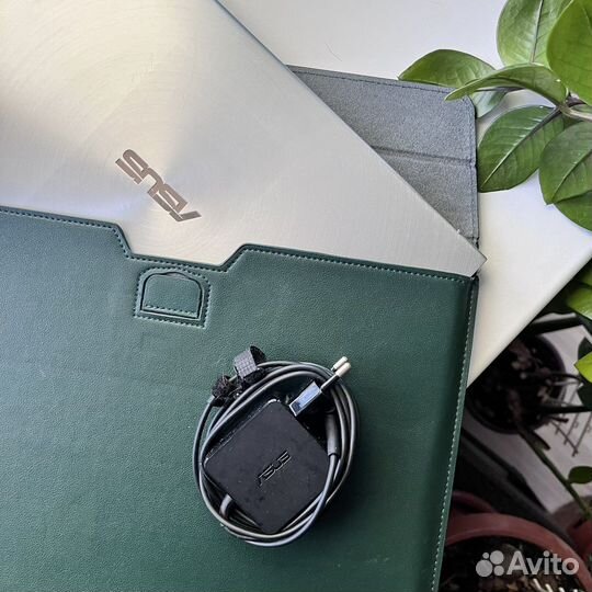 Ноутбук asus ZenBook 14 UN433D 8/256 gb