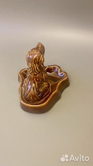 Подставка собака ключ керам пепельница статуэтка