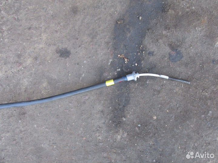 Трос стояночного тормоза передний