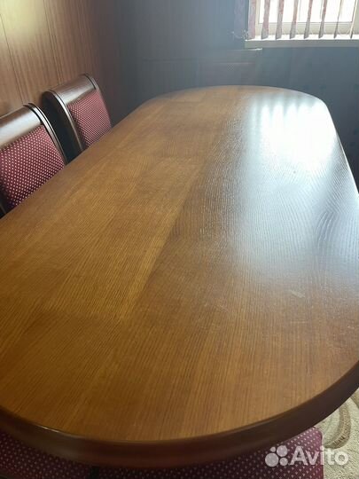 Стол и стулья