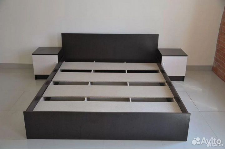 Кровать с матрасом 140х200