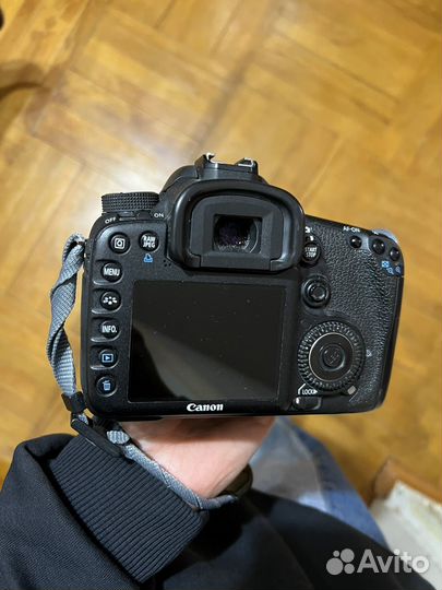 Зеркальный фотоаппарат canon 7d