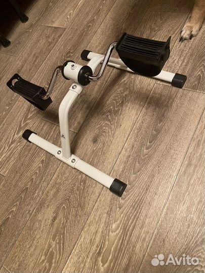 Мини велотренажер для ног