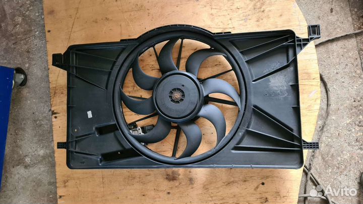 Вентилятор охлаждения Ford Focus 3