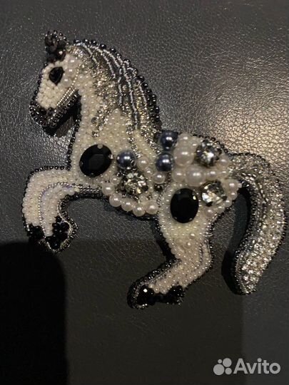 Брошь из бисера