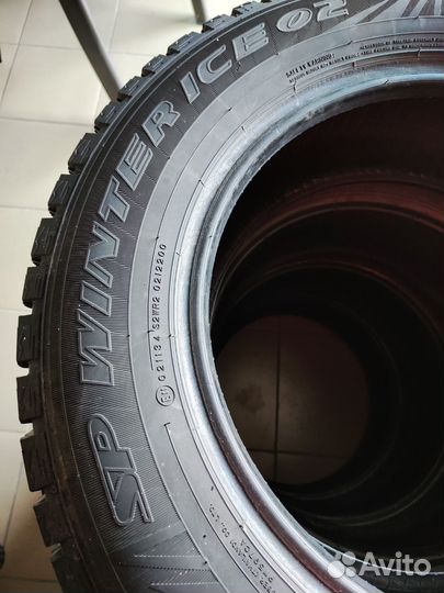 Dunlop SP Winter Ice02 215/60 R16