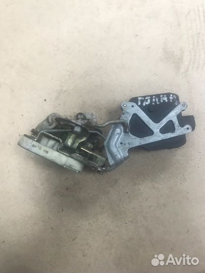 Замок двери задний правый Mitsubishi Galant EA1