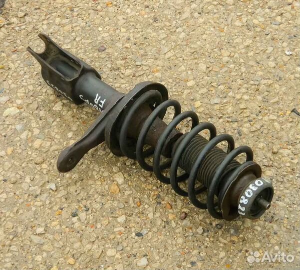 Стойка передняя правая Audi 80 B3 1.8